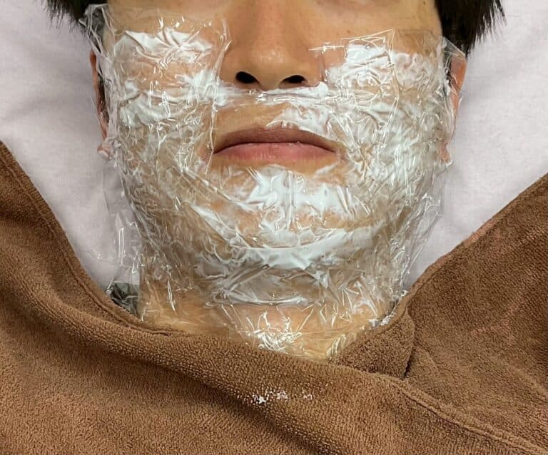 ③麻酔クリームの浸透をよくする