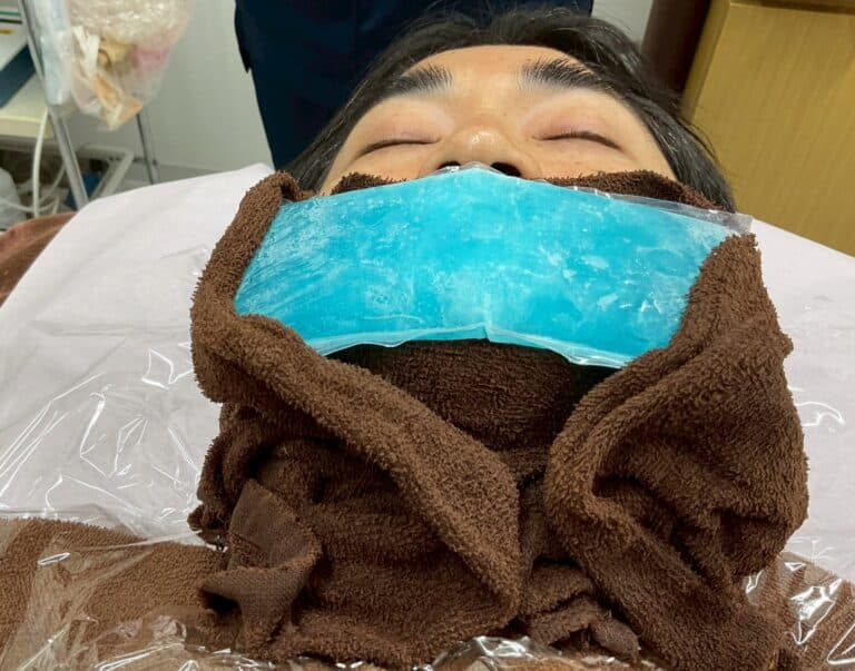 ⑨炎症止め軟膏を塗布