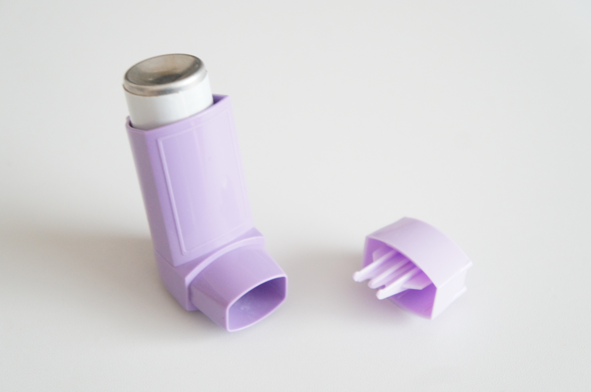 喘息の最新治療法｜吸入薬の使い方から発作対処まで完全ガイド